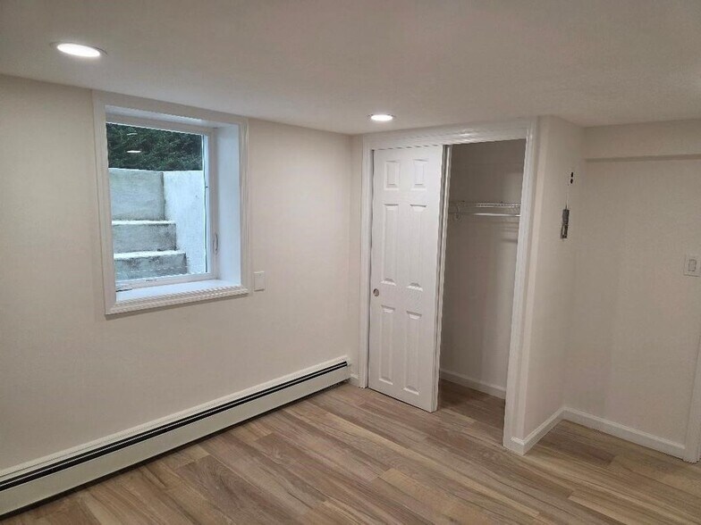 Building Photo - 9 Charles St