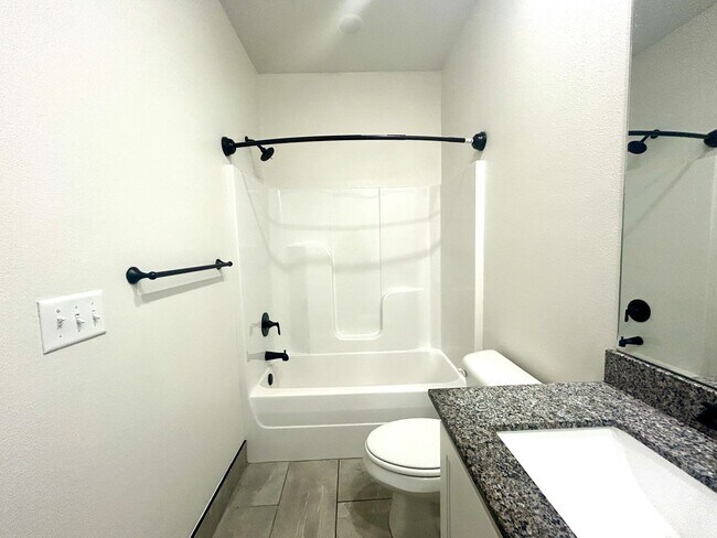 Building Photo - Centerton Home Available NOW! 4 bed, 2 full bath no carpet home. LARGE fenced backyard