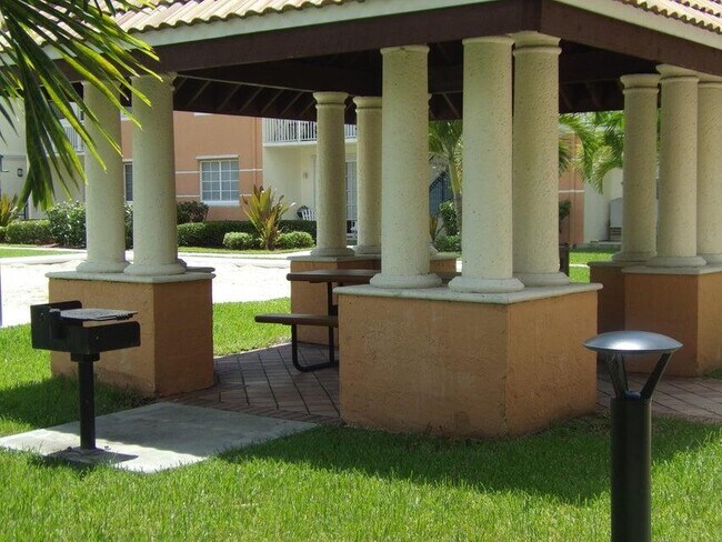 Building Photo - 9849 Baywinds Blvd