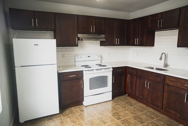 Building Photo - $100 OFF SPECIAL - Austin Street Homes - Comfort & Convenience Combined – 2BR Townhomes Now Leasing