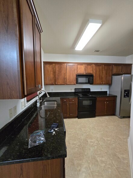Building Photo - 2194 Oakland Grove Pl