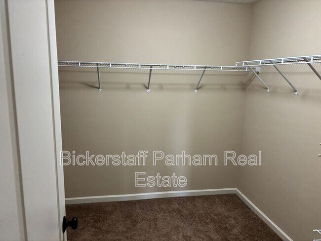Building Photo - 5982 Ivy Ridge Dr