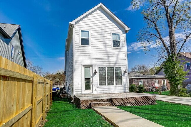 Building Photo - 1113 Park St