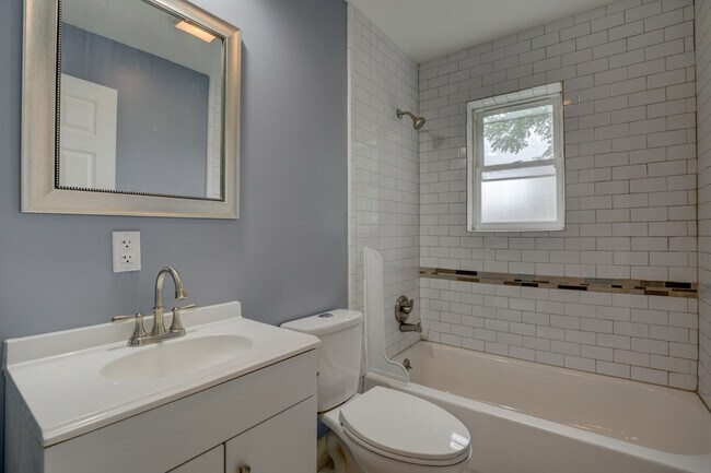 Building Photo - 4715 Kirby Ave