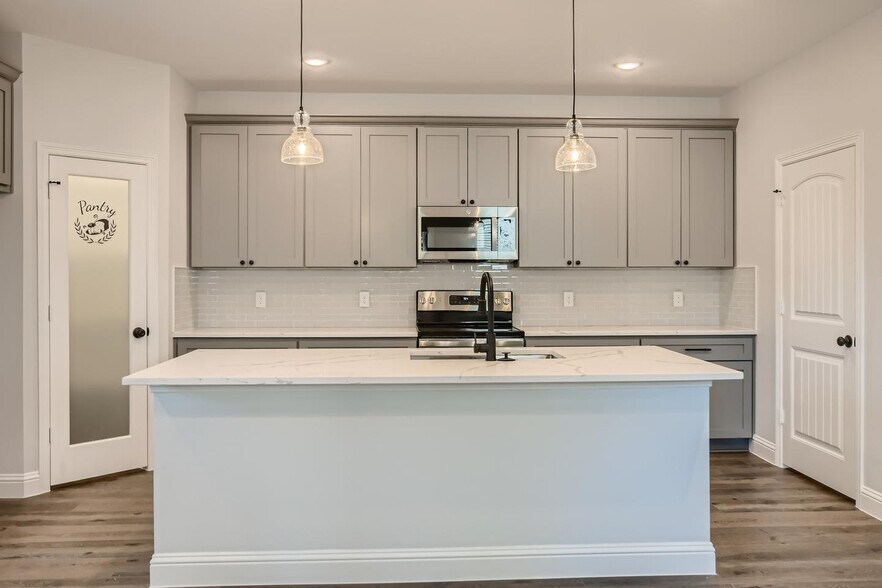 Building Photo - Stylish & Modern Home for Rent in the Heart of Dallas!
