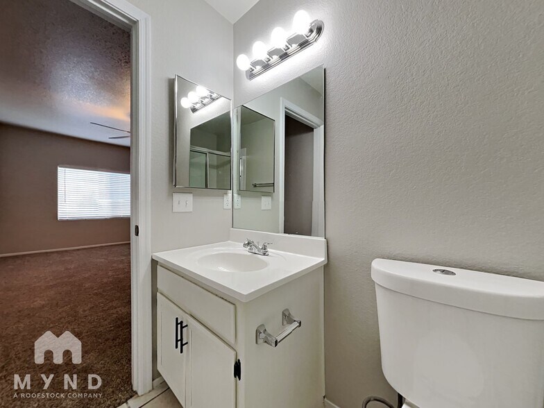 Building Photo - 2835 Floral Peak Dr
