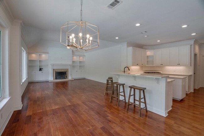 Building Photo - 10200 Treasure Island Dr