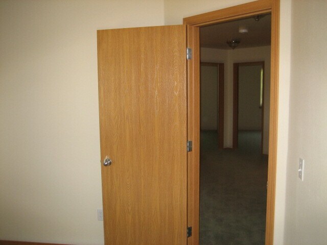 large bedrooms - 2191 W Ridgewood Dr