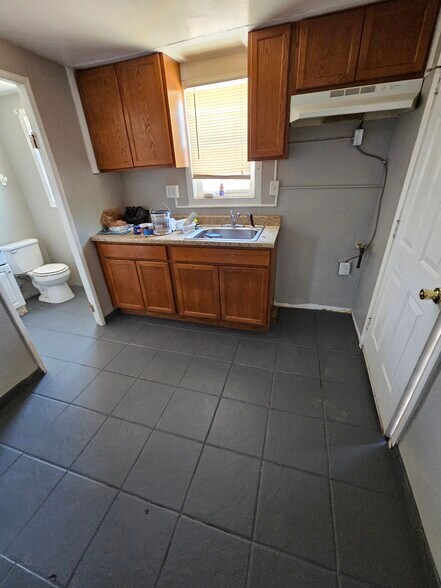 Building Photo - 320 E Ajo Way