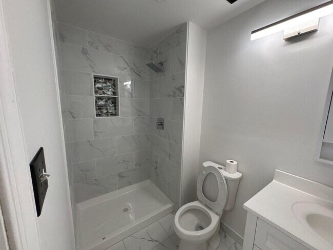 Building Photo - 72304 Delaire Landing Rd