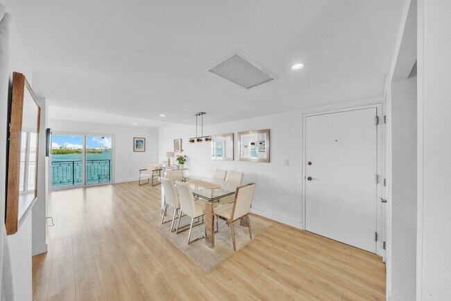 Building Photo - 11111 Biscayne Blvd