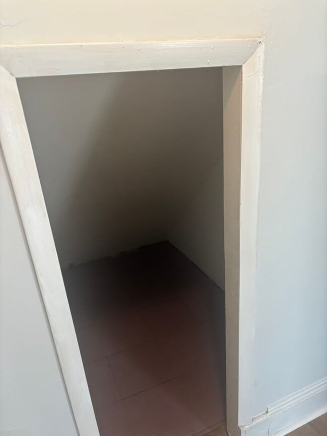 Building Photo - Section 8 welcome, 3 bedrooms 1.5 Bath. Sp...