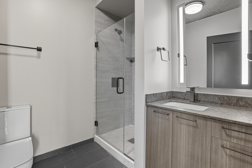 Building Photo - 967 W Washington Blvd