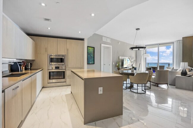 Building Photo - 4011 S Ocean Dr