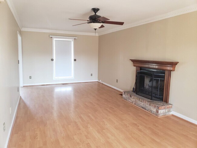 Building Photo - 2180 Riverway Dr