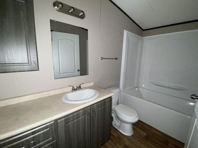 Building Photo - 980 Cedar Village Ln