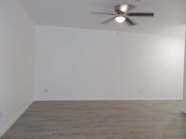 Building Photo - 6208 Ilanos Ln