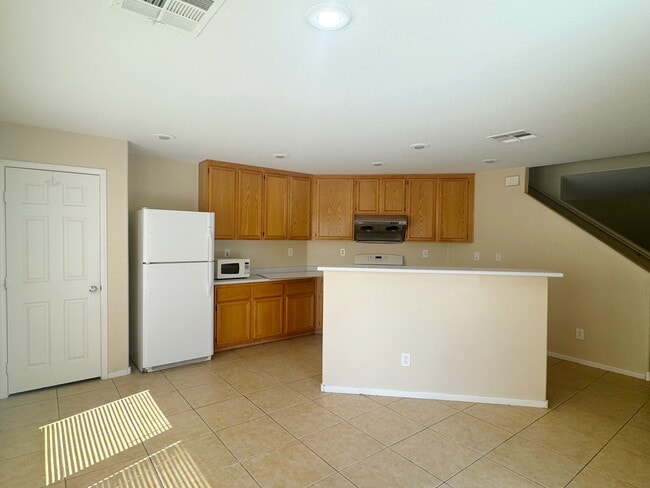 Building Photo - 8305 Golden Amber St