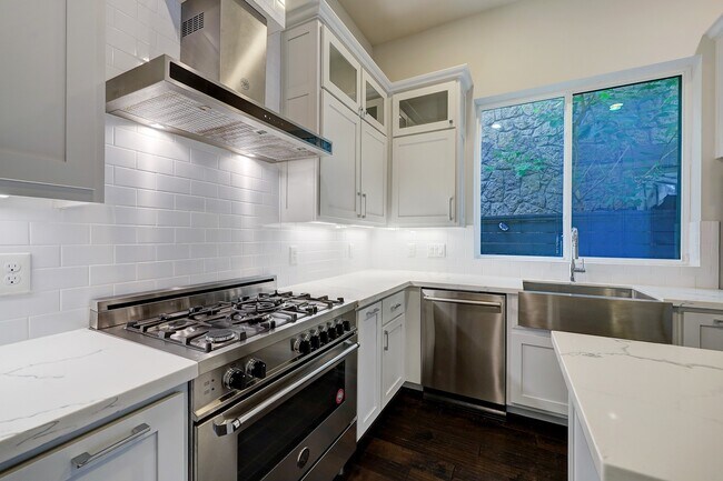 Building Photo - 609 W Pierce St