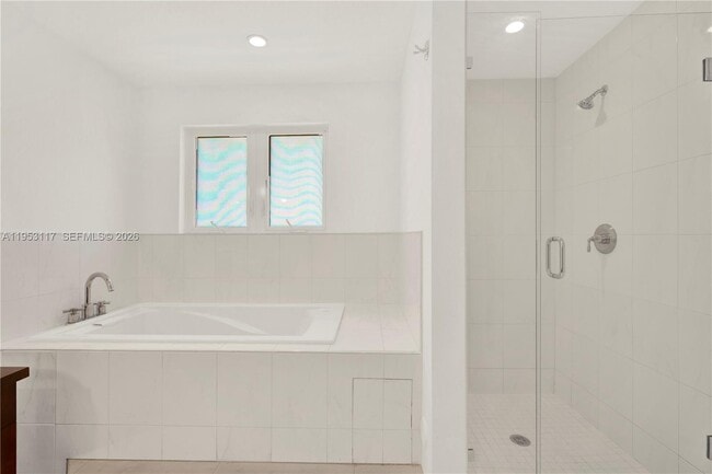 Building Photo - 527 SW 20th Rd