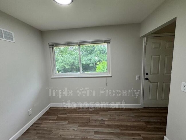 Building Photo - 10655 Hallwood Dr