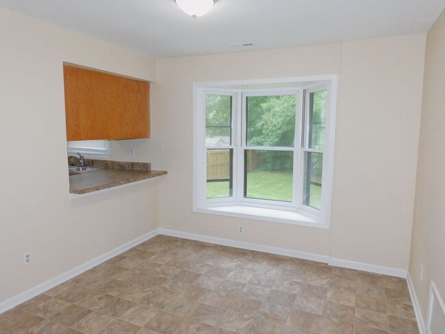 Building Photo - 1723 Hannaford Rd