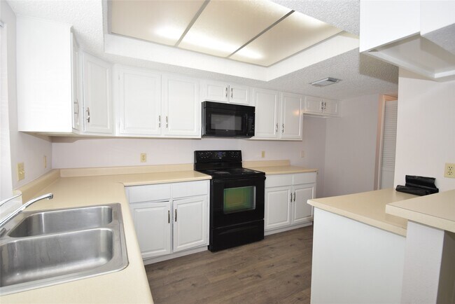 Building Photo - 14239 Misty Meadow Ln