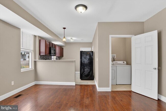 Building Photo - 3300 Dudley Ave