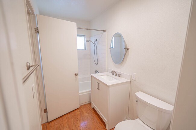 Building Photo - COMING SOON! 1 Bedroom Condo for Rent in V...