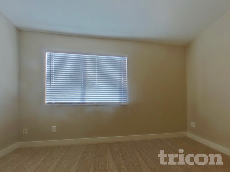 Building Photo - 2645 S 63rd Ln