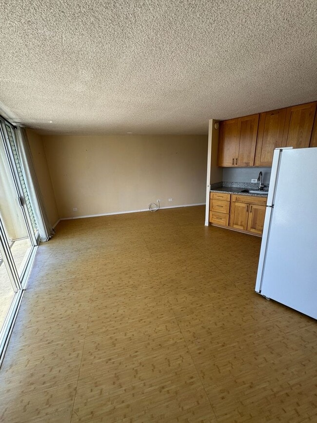 Building Photo - 750 Amana St