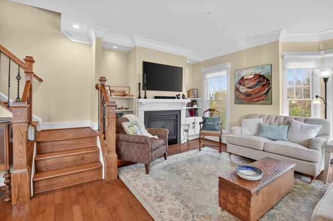 Building Photo - 2601 Hume Dr