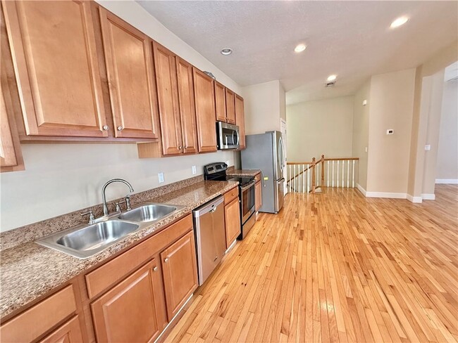 Building Photo - 860 Western Ave