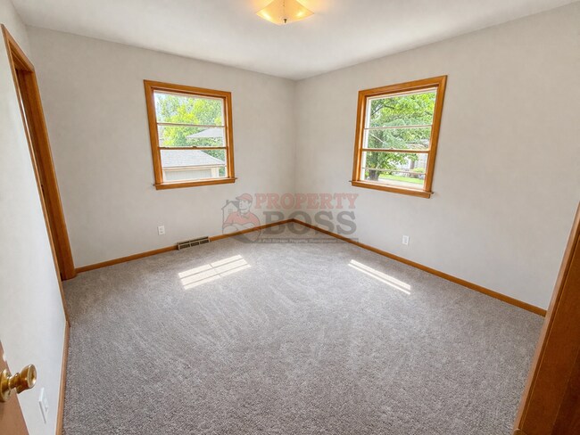 Building Photo - 4408 Elm Ave