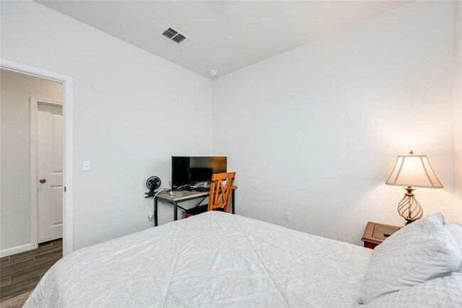 Building Photo - 10712 Timber Brook Pass
