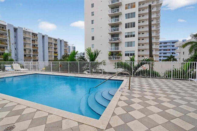 Building Photo - 1331 Lincoln Rd