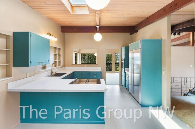 Building Photo - Extraordinary 4BR, 4200sf Mid Century Water View Home with Amazing Outdoor Spaces