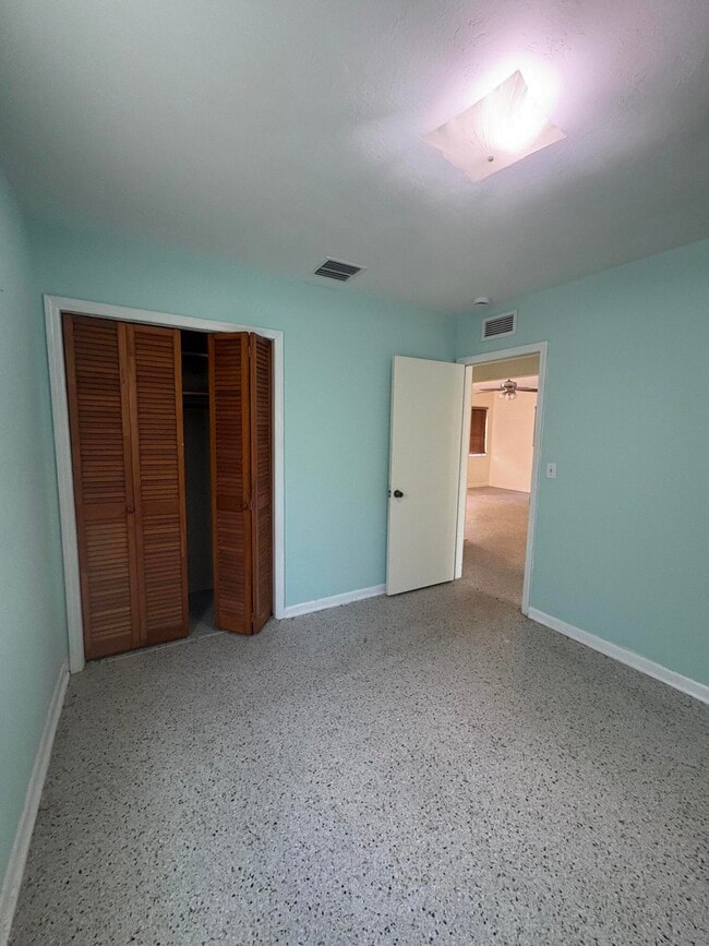 Building Photo - 422 S Arnold Ave
