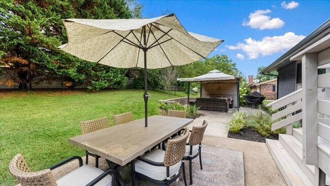 Building Photo - Renovated Mid-Century Modern Home in Belmont West with Finished Basement & Fenced Yard