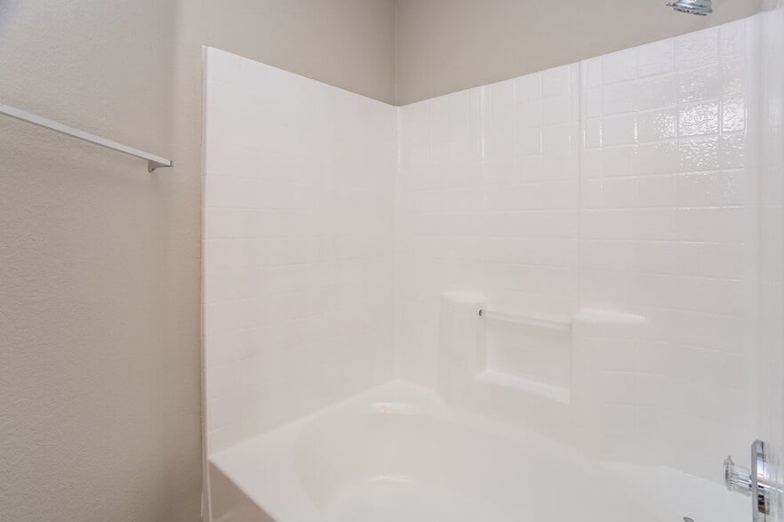 Building Photo - 7533 Hickory Hills Dr