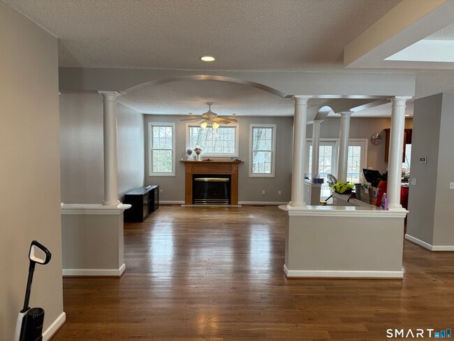 Building Photo - 104 Valley View Rd