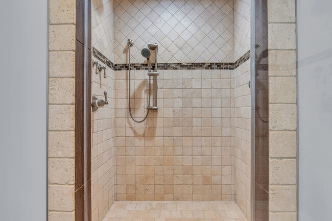 Building Photo - 35 Lipman Pl