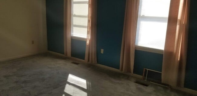 Building Photo - 2BR/1.1BA Townhouse in Newark!