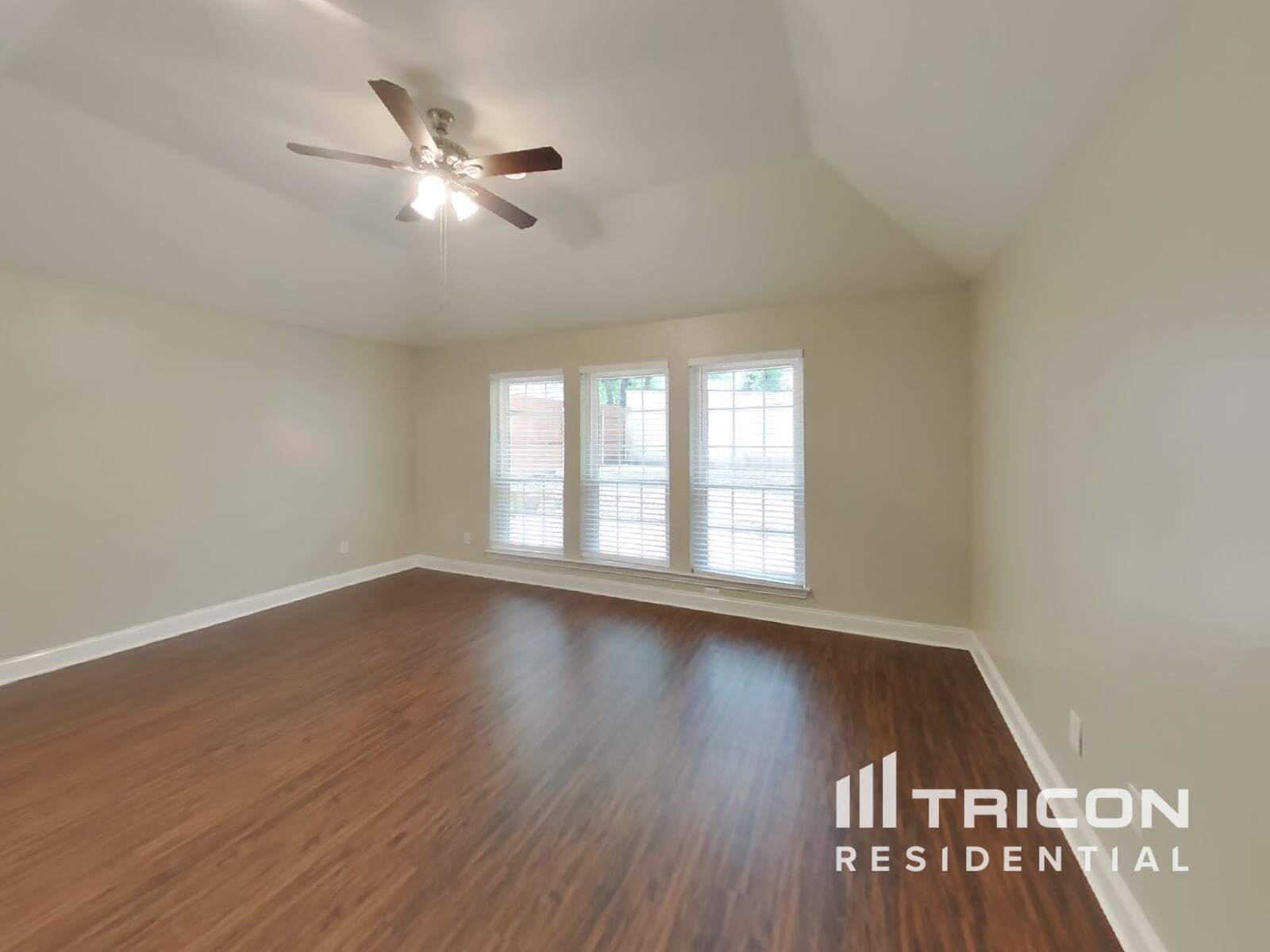 Building Photo - 716 Lakeview Dr