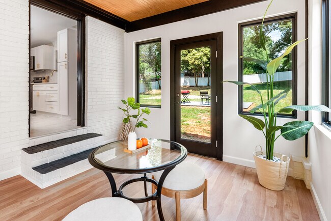 Building Photo - 5708 Southampton Rd