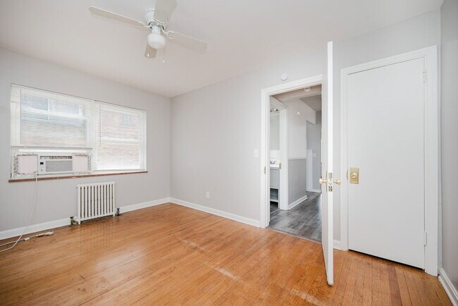 Building Photo - 5828 Ridge Ave