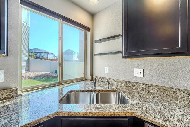 Building Photo - 3 Bedroom single family home in Denver