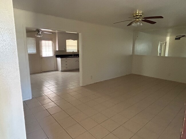 Building Photo - 302 S Everts St