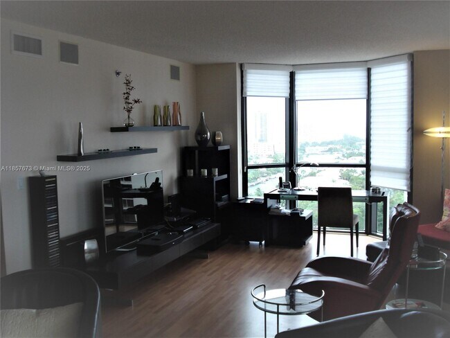 Building Photo - 3600 Yacht Club Dr