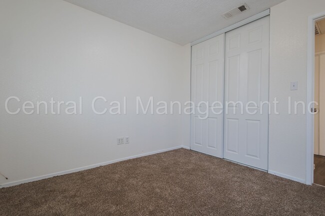 Building Photo - 3 Bedroom, 2 Bath Home - $2095 per month!